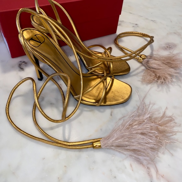 Sexy Valentino Metallic gold strappy  sandal heels with Ostrich feathers - Picture 4 of 8